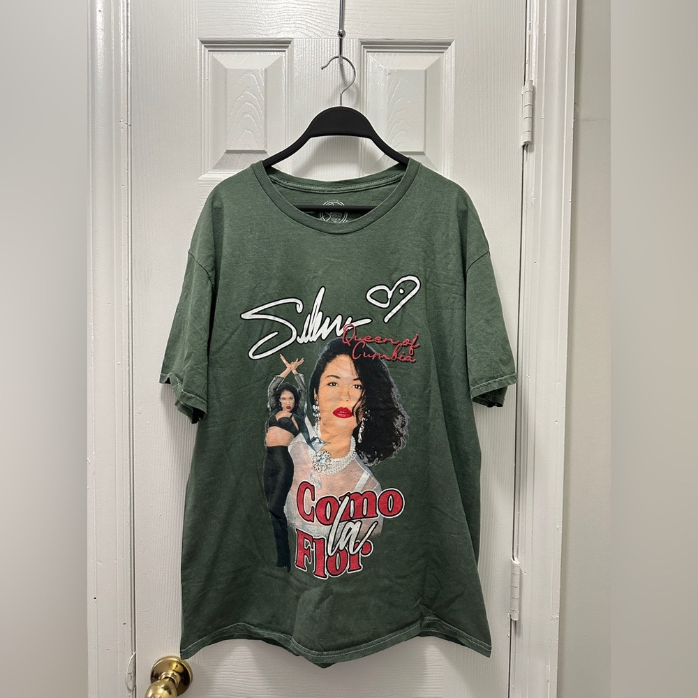 Forever 21 Green Selena Graphic Tee
